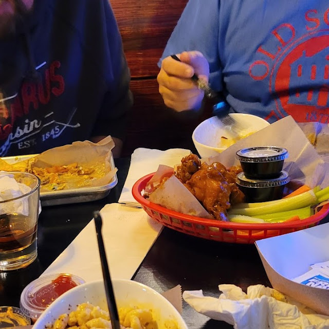 Wings Mac & Cheese Burger
