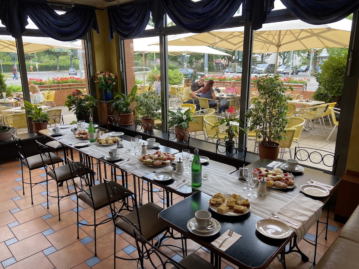 Eiscafé Dolce Vita - Lindenstraße 1