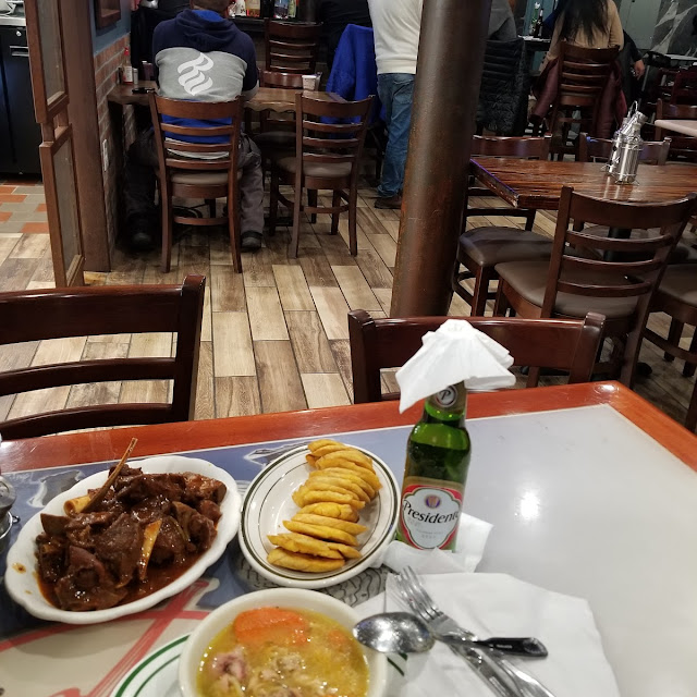 Chivo Guisado Con Tostones