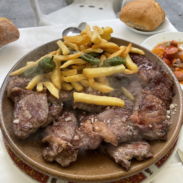Filete de Ternera Huevos Y Patatas Fritas
