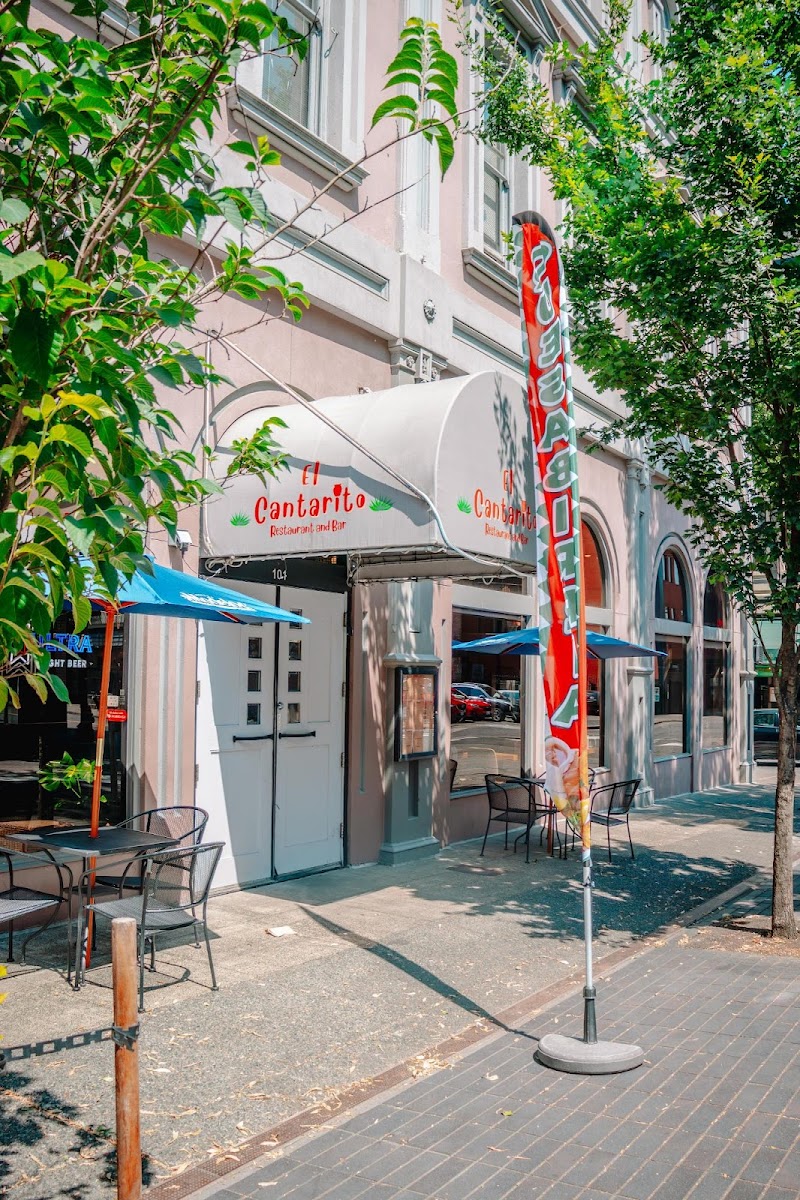 El Cantarito Restaurant & Bar