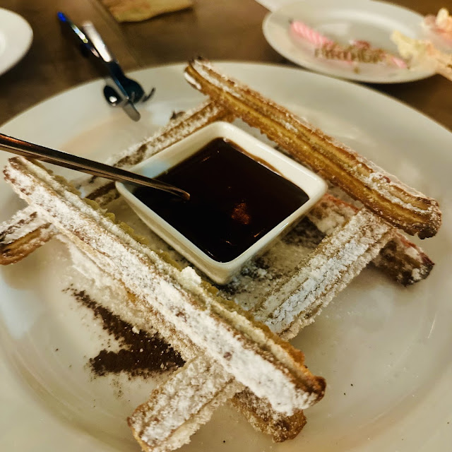 Churros Con Chocolate