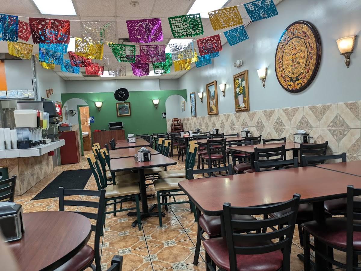 EL MOLCAJETE SHOREWOOD