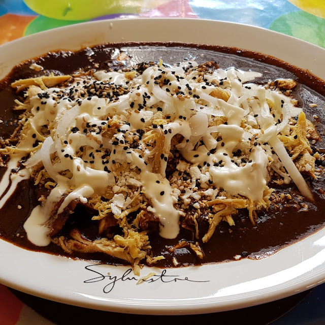 Enchiladas En Mole Ranchero
