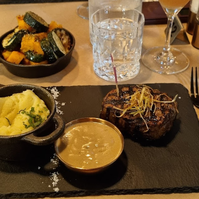 Scotch Fillet Mash & Peppercorn Sauce