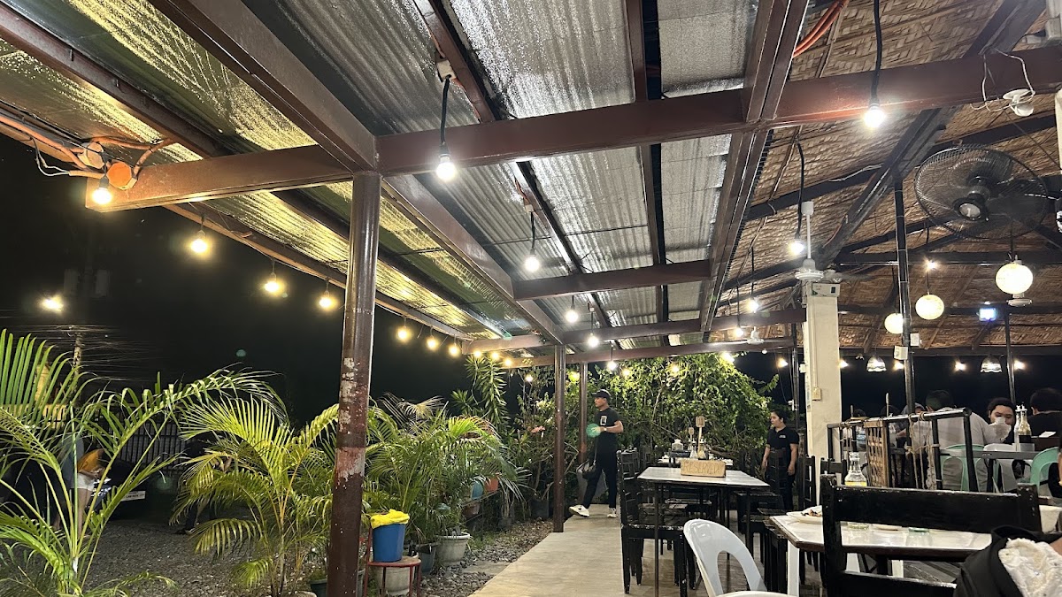 Ella Eting Native Chicken and Seafoods Grill