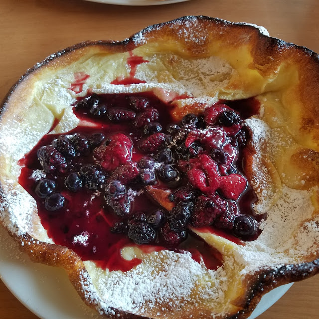 German Pancake with Lingonberry Butter