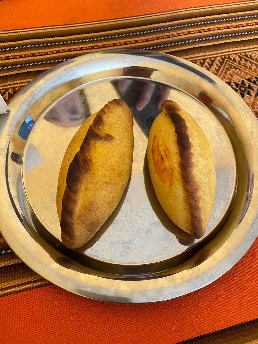 Empanadas Bolivianas. 'La Llajta' Salteñería.