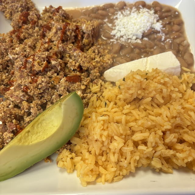 Arroz Huevo Con Chorizo Y Aguacate