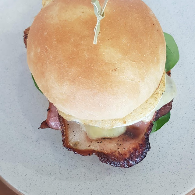 Ernies Brekky Roll