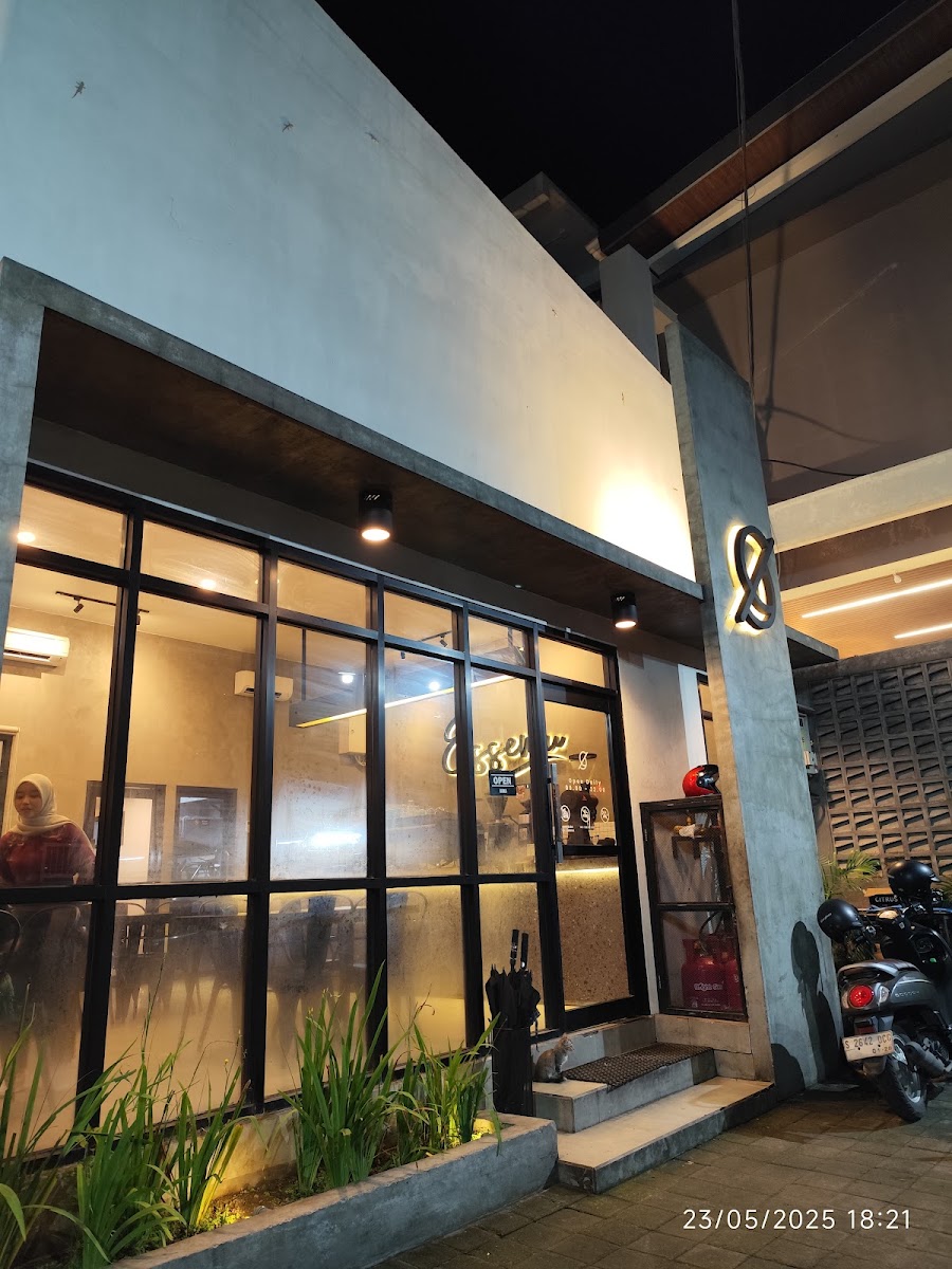 Essemu Coffee & Kitchen