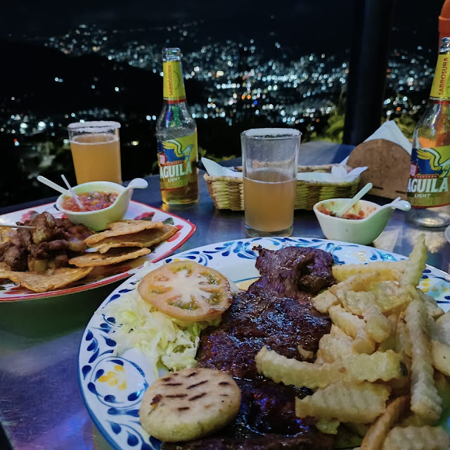 Solomito Y Patacón Con Chicharrón
