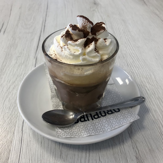 Taglio Al Caffè Con Panna