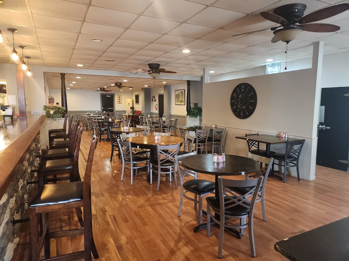 Fatens Lyons Den Restaurant and Grill
