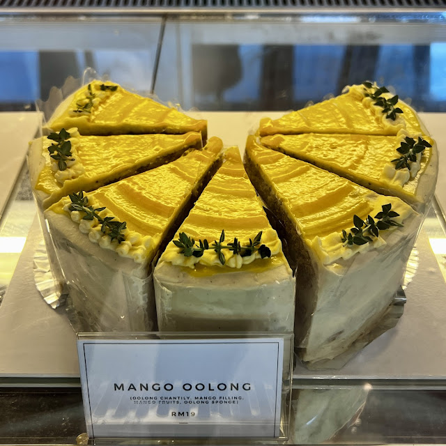 Mango Oolong Cake Slice
