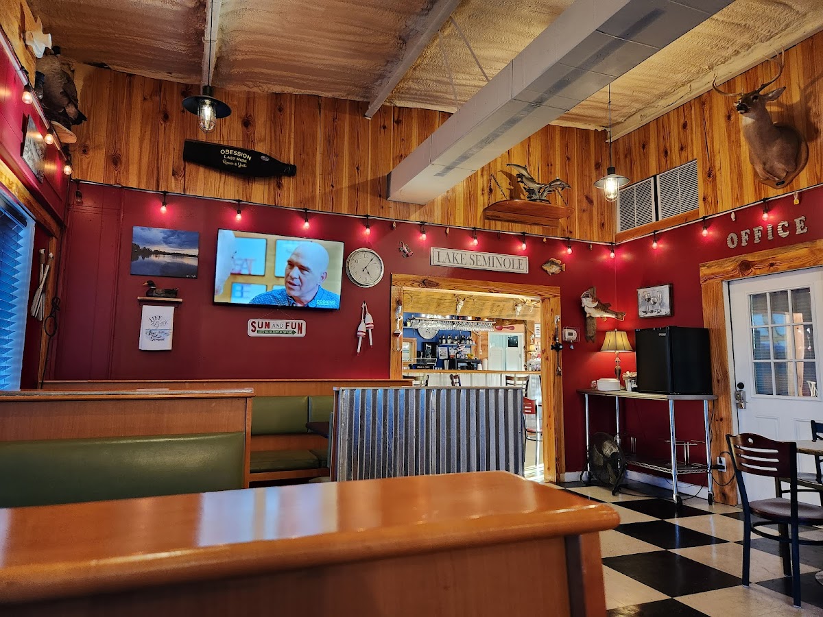 Fins & Feathers Lakeside Grill
