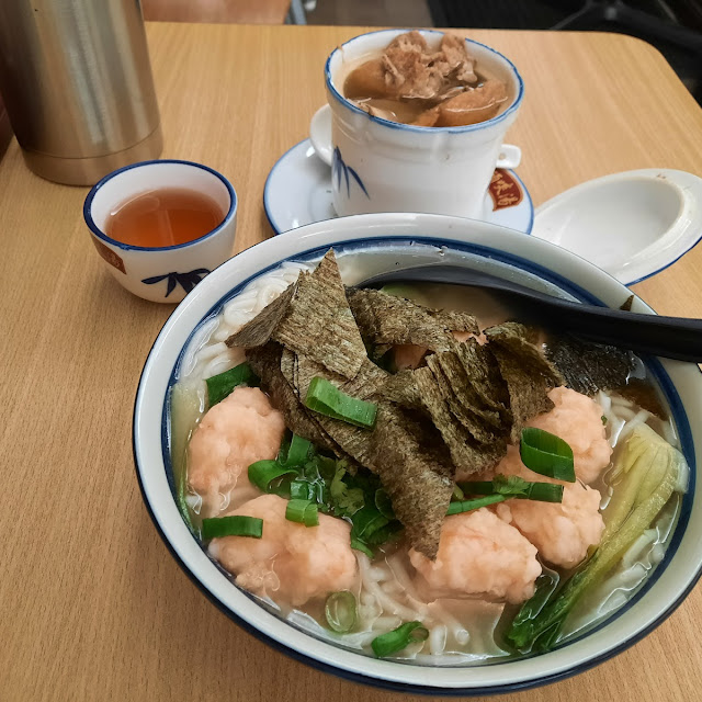 Seaweed Prawns Noodles Soup & Crocodile Soup