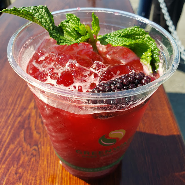 Blackberry Ginger Fizz