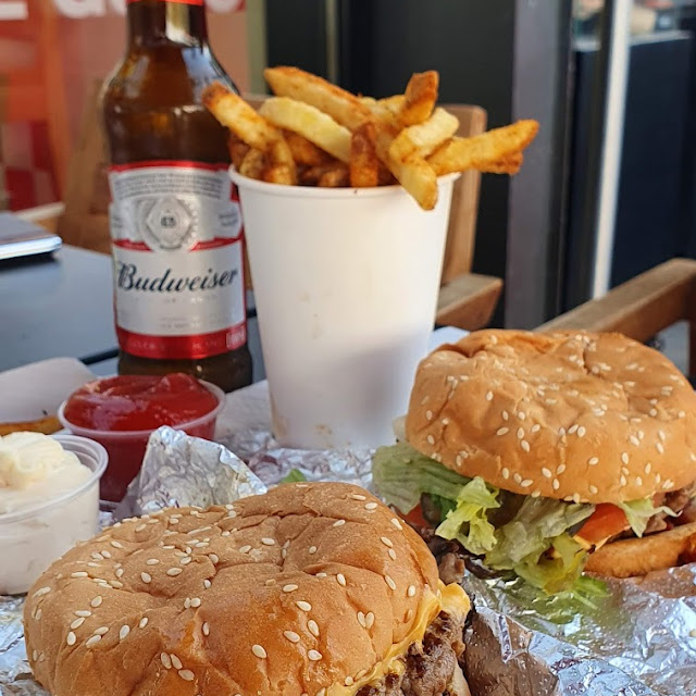 Hamburguesa Y Patatas Cajún