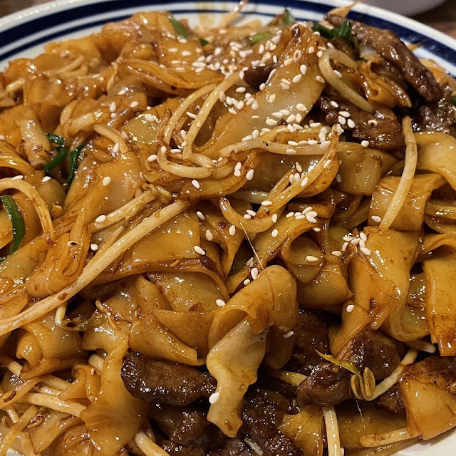 Beef Fried Flat Rice Noodles