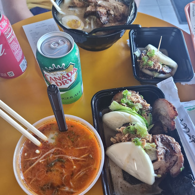 Chashu Bao Bun & Hot & Spicy Soup