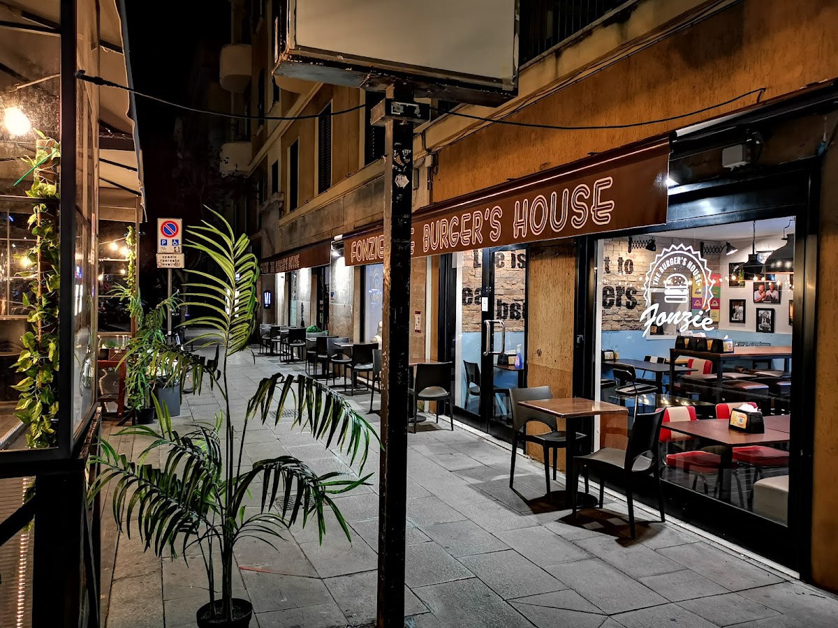 Fonzie the Burger's House | Via Catanzaro