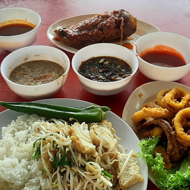 Ikan Bakar Dan Sotong Goreng