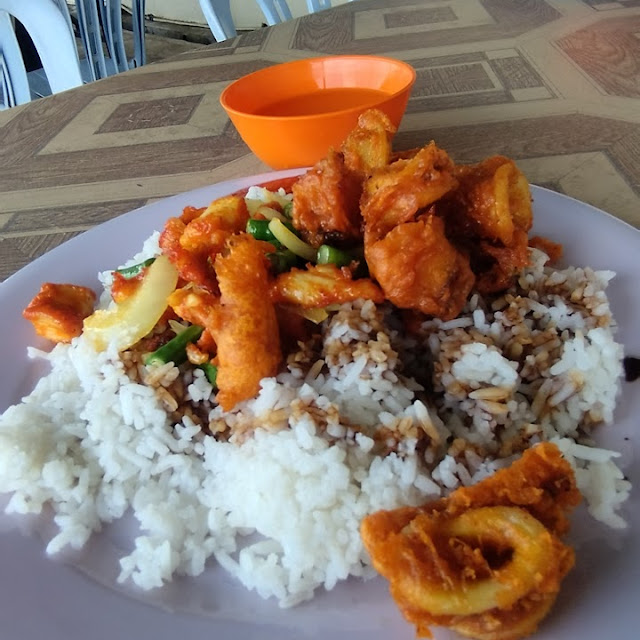 Nasi Ayam Goreng Kunyit