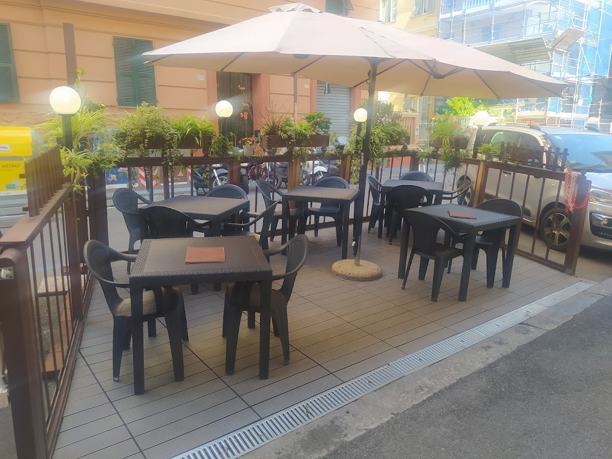 Forever Pizza, cucina e hamburger