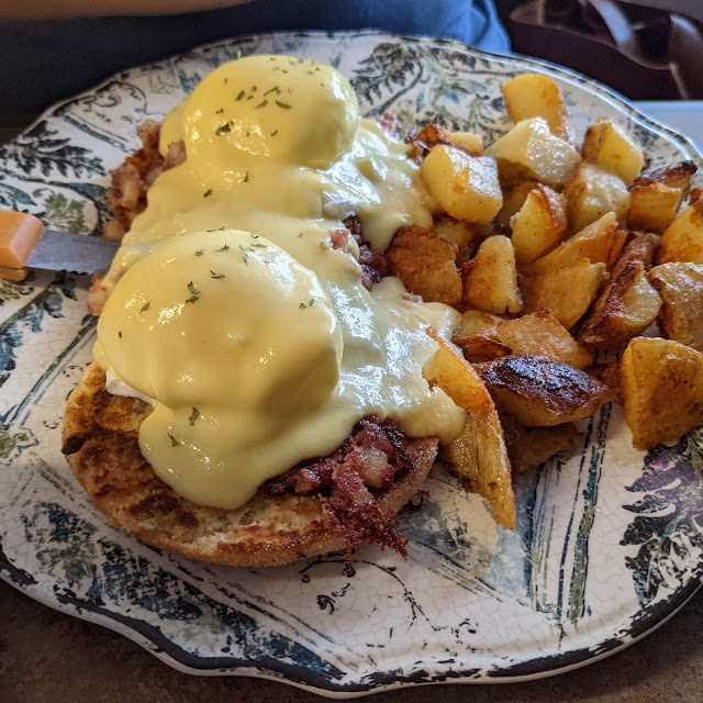 Crab Benedict