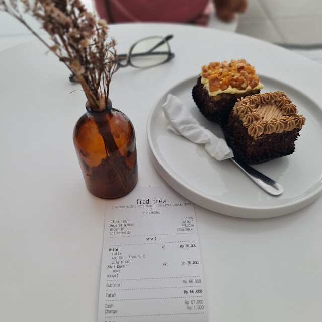 Latte Mini Cakev