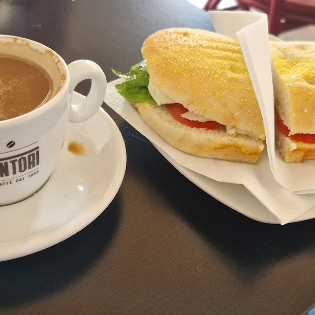 Kaffee Brötchen