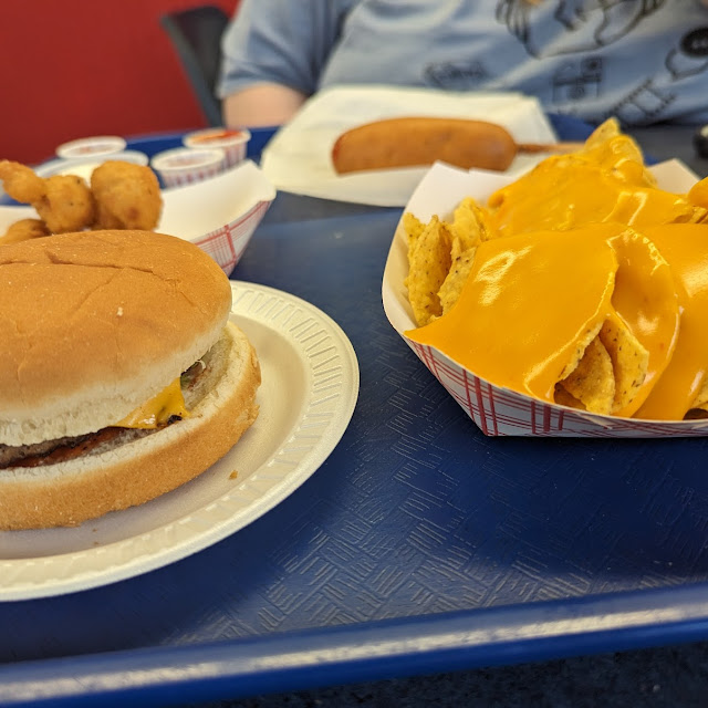 Cheese Burger and Nachos