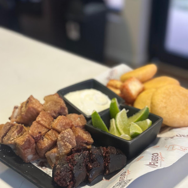 Morcilla Arepas Queso Frito Y Chicharrón
