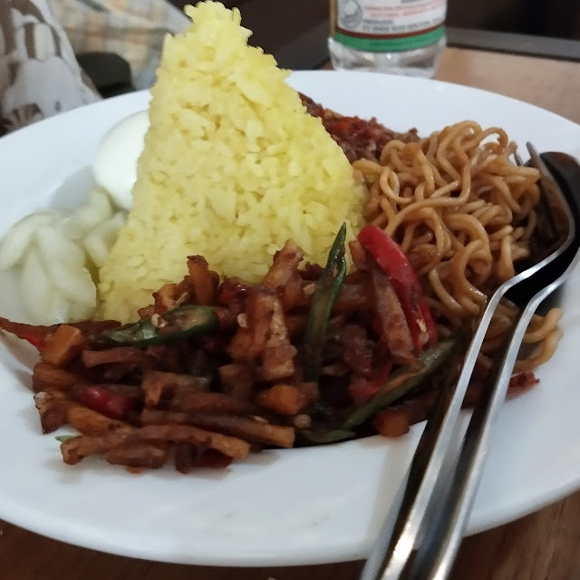 Nasi Kuning Maskring Kayu