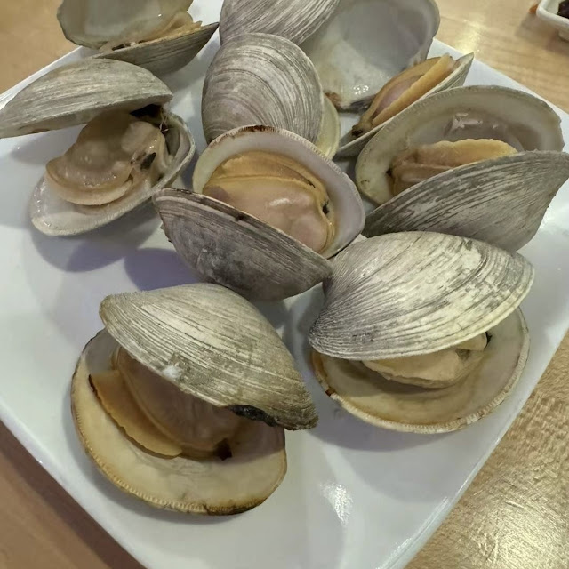 Live Clam Dozen