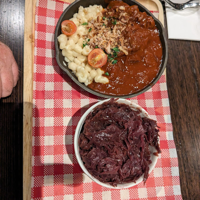 Gulasch Mit Rotkohl