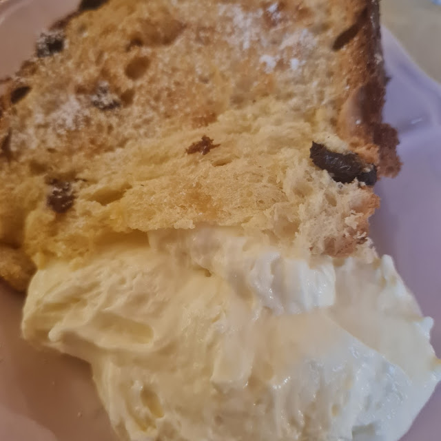 Panettone Con Crema Al Mascarpone