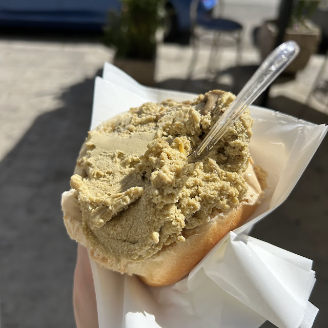 Brioche Con Panna E Gelato