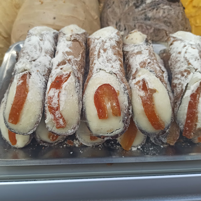 E I Cannoli Di Ricotta Sono Buonissimo