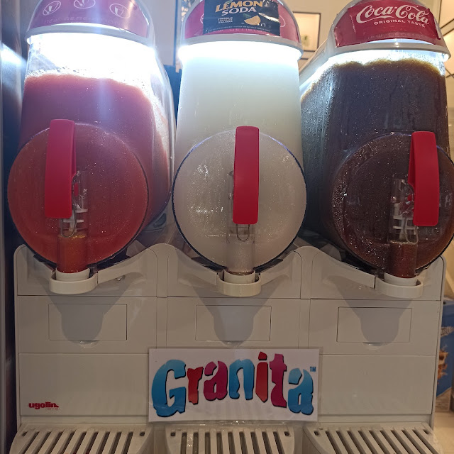 Granite Ai Gusti Di Frutte Tropicali Limone E Coca-Cola Tutte Molto Buone