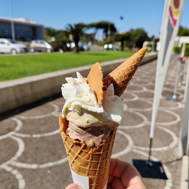 Gelato In Cartoccio Di Cialda