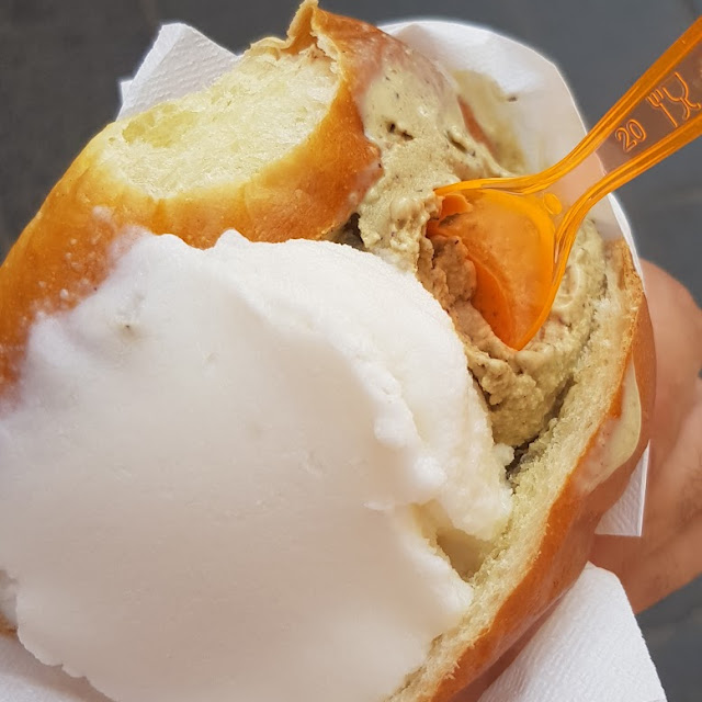 Brioche Con Granita Pistacchio E Mandorla