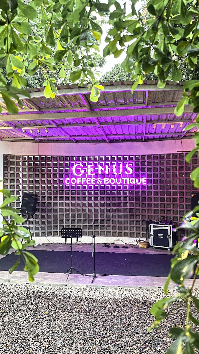 Genus Coffee & Boutique
