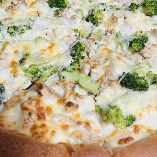 Chicken Broccoli Alfredo Pizza