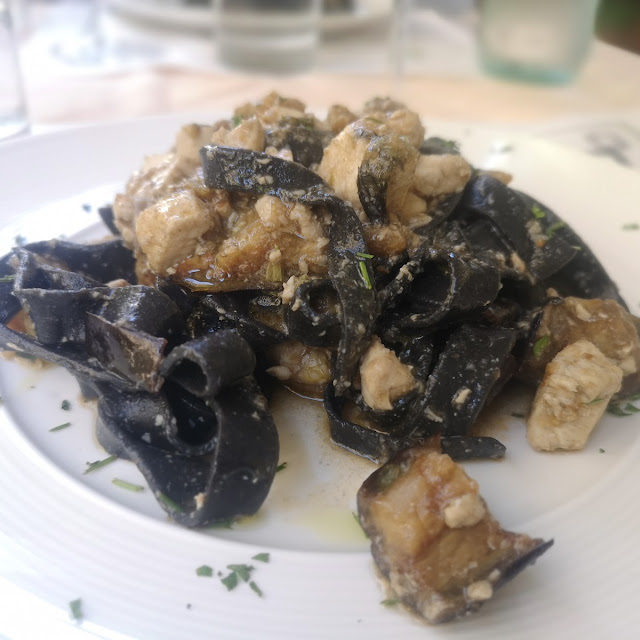 Pappardelle Al Nero Di Seppia Con Pesce Spada E Melanzane