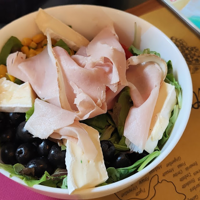 Insalata Cotto Arrosto Brie Mais Olive E Pomodori Pachino