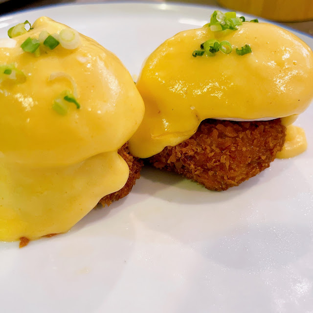 Crab Benedict