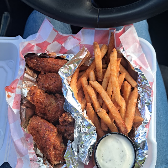 Chicken Wings with Fries