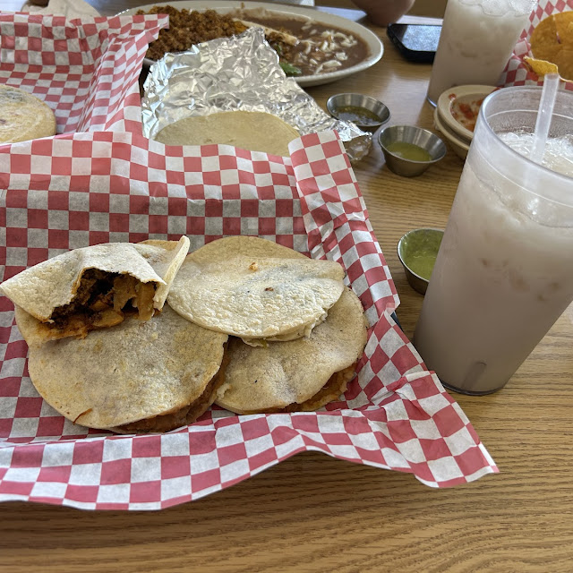 Gorditas Y Agua de Horchata